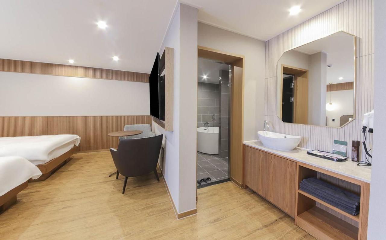 H Avenue Hotel In Gyeongju Exterior foto
